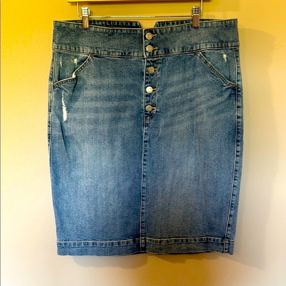 EUC GAP Denim Button-Front Jean Skirt, 24” long, size 34